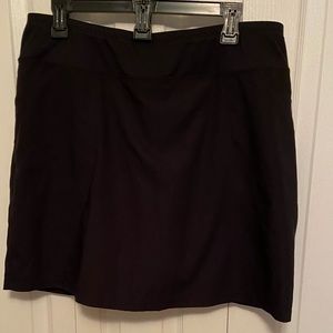 🏊‍♀️NEW LISTING🏊‍♀️Still time to get some swimming done in these swim skorts.